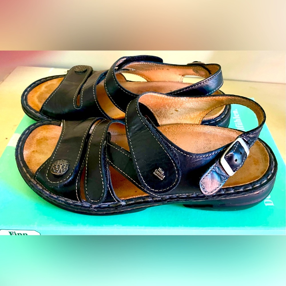 Finn Comfort Sandals in original box with paperwork! Size 37 EU, or 6 1/2 USA.